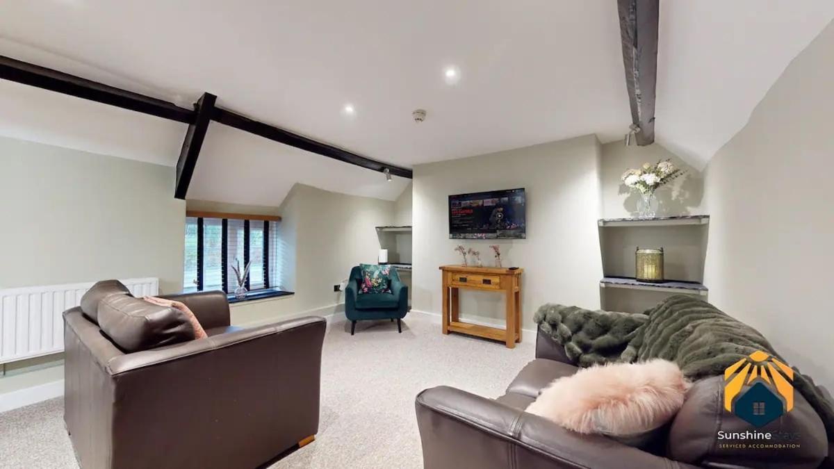 4 Bed Apartment- With Cosy Pub - Food/Drink 10%Off Pontypool Exteriér fotografie