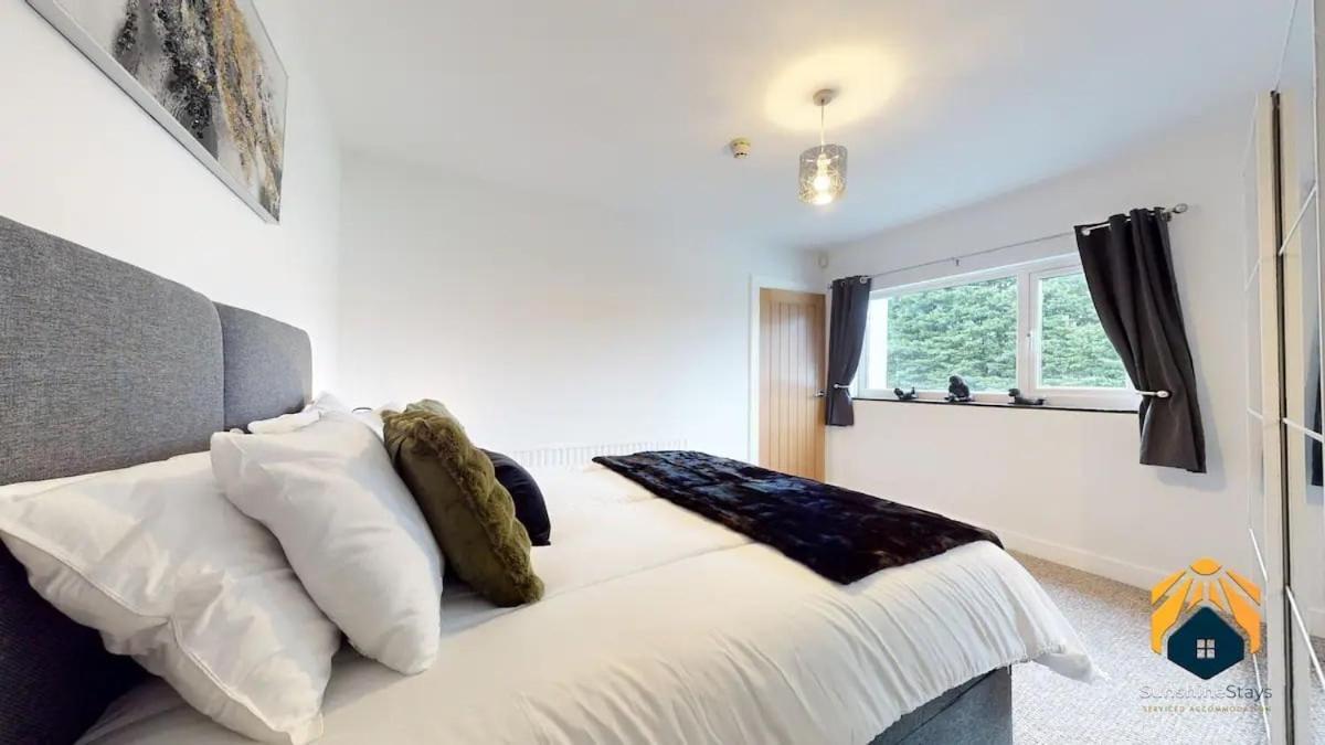 4 Bed Apartment- With Cosy Pub - Food/Drink 10%Off Pontypool Exteriér fotografie